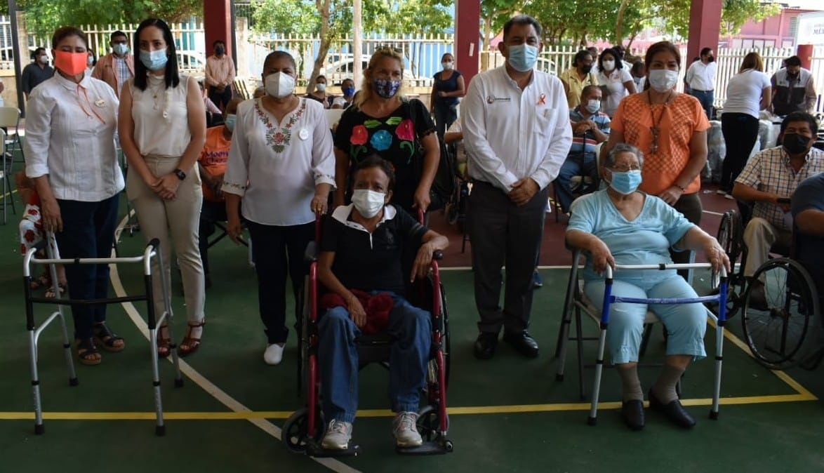 DIF de Coatzacoalcos entregó aparatos funcionales a 27 personas