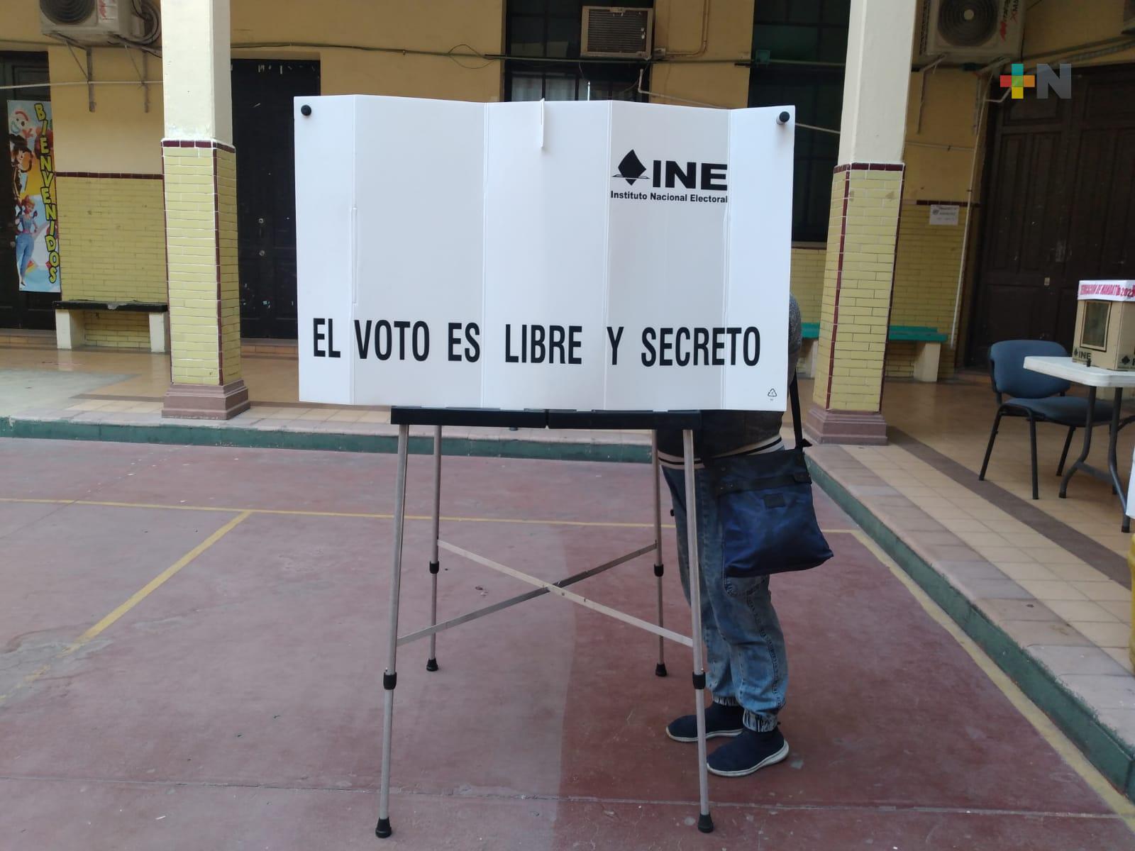 En municipio de Veracruz ciudadanos emiten voto para Revocación de Mandato