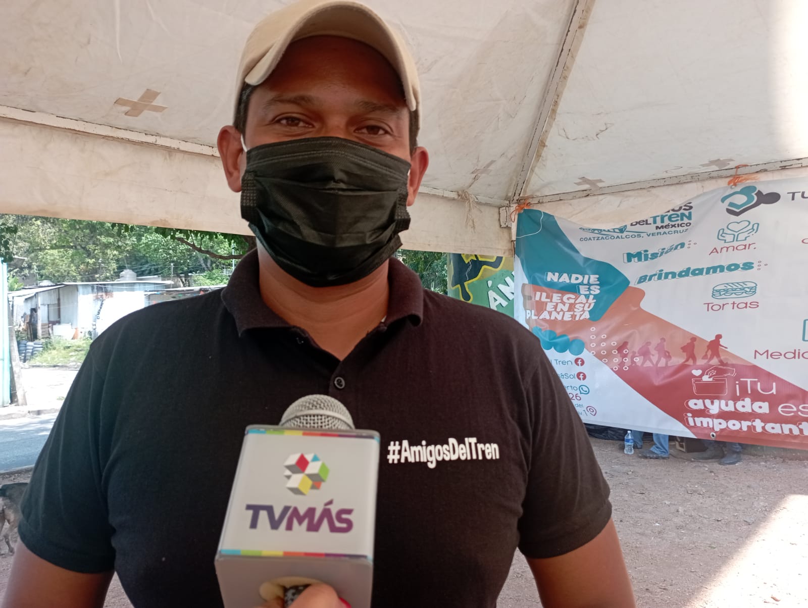 Asociación reparte desayunos, comidas y mapas a migrantes en Coatzacoalcos