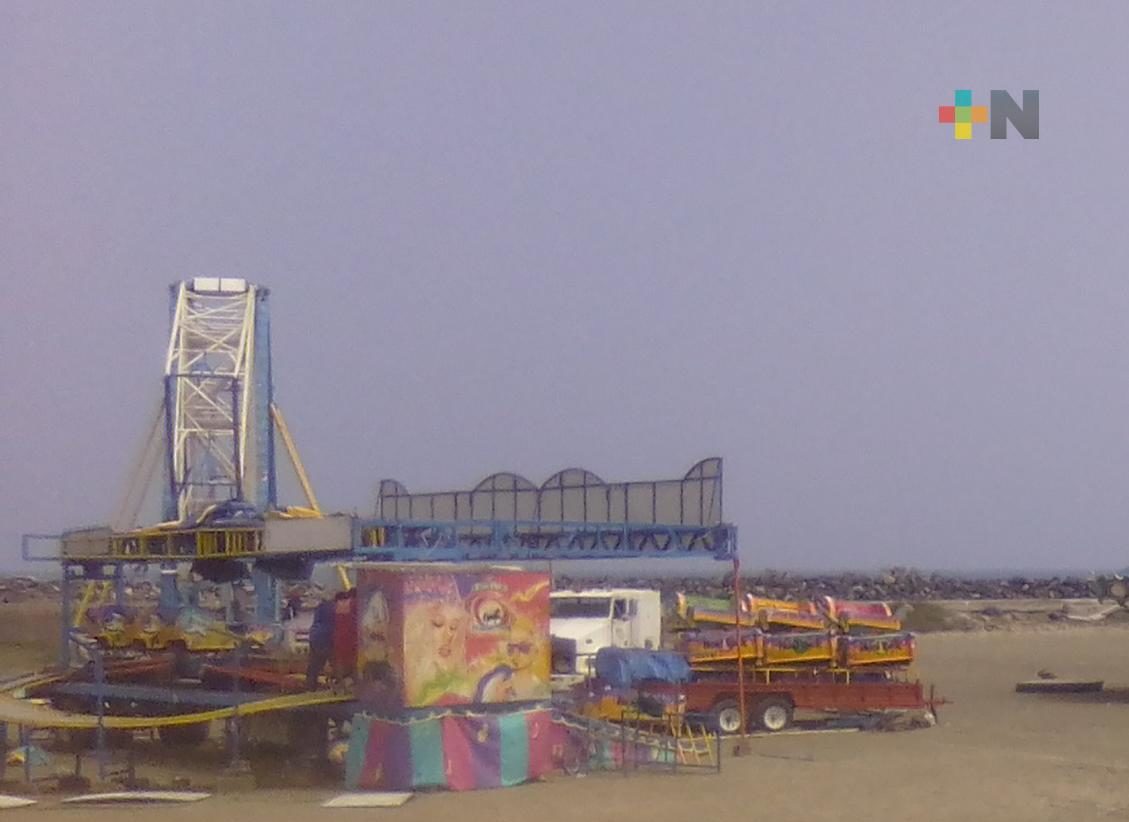 Instalan feria en playa de Boca del Río para filmación de serie