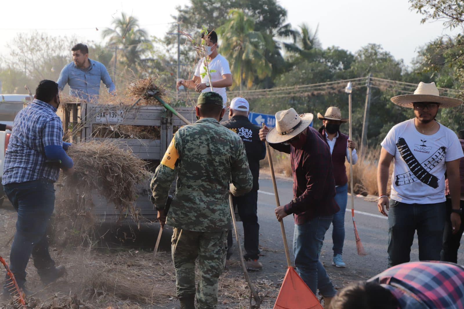 En Puente Nacional ciudadanos y funcionarios realizan limpieza y mejoramiento urbano