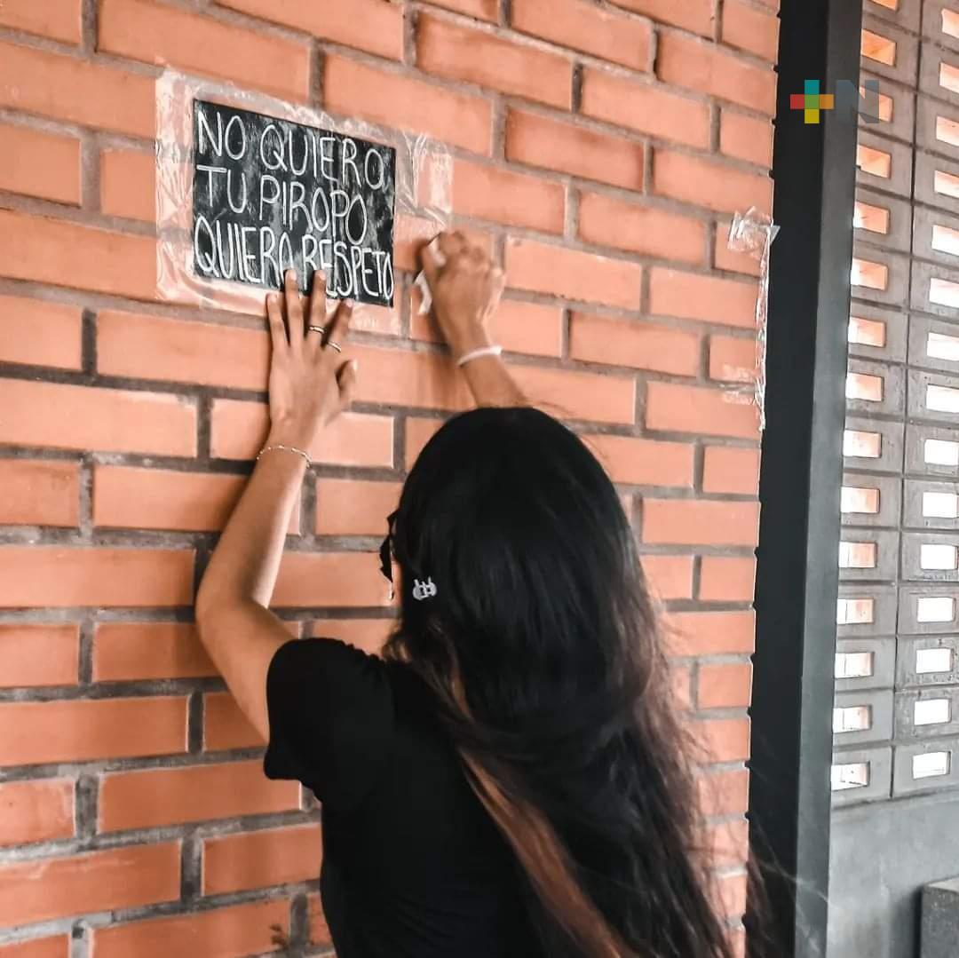Con mensajes en muelle de Villa Allende, pide se terminen agresiones en contra de las mujeres