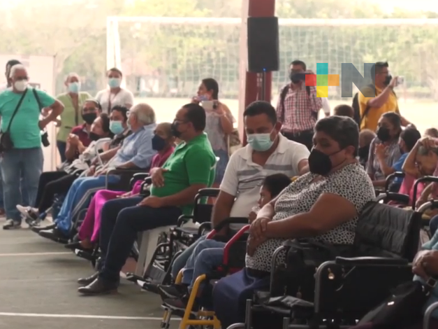 Entrega DIF Estatal sillas de ruedas en el sur de Veracruz
