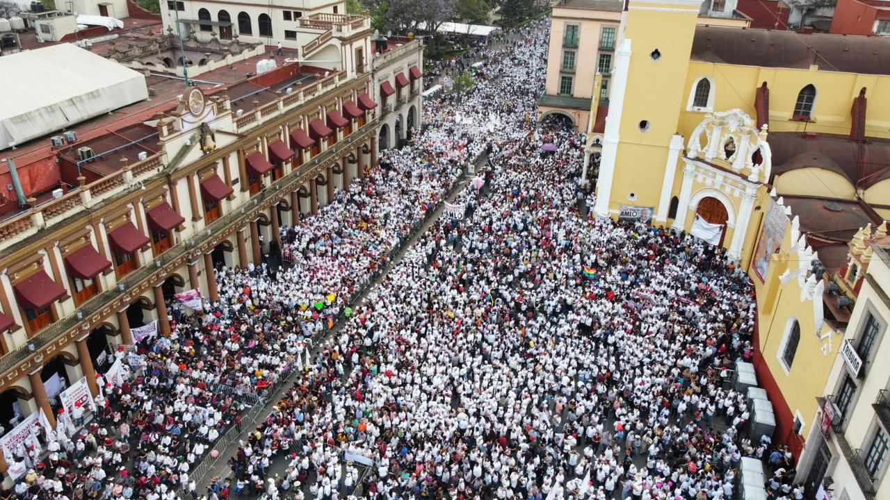 ”Que siga la democracia” concentra 20 mil personas en Xalapa