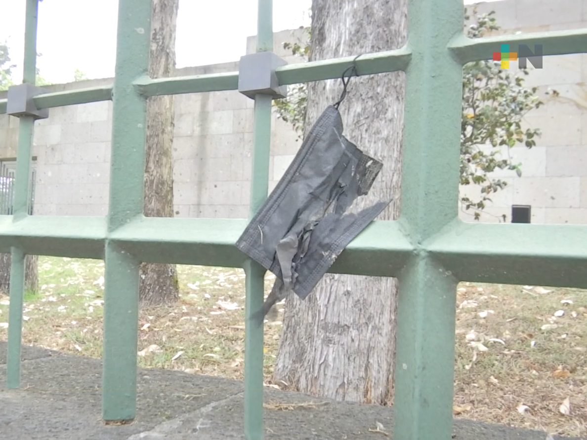 Limpia Pública recolecta hasta 300 cubrebocas al día en calles de Xalapa