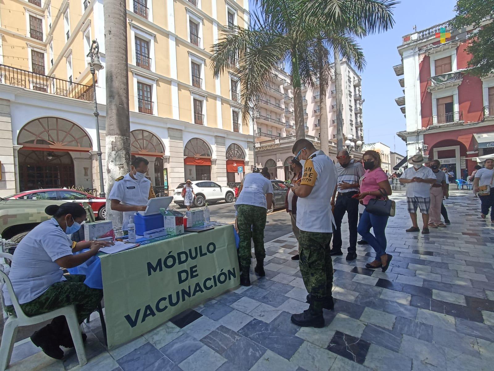 Este lunes aplican vacuna antiCovid en  Zócalo de la ciudad de Veracruz