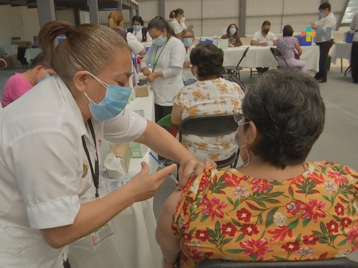 Inicia jornada de vacunación antiCovid para mayores de 60 años en Xalapa
