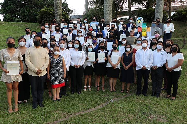 Vicerrectoría UV de Coatza-Mina festejó a sus egresados