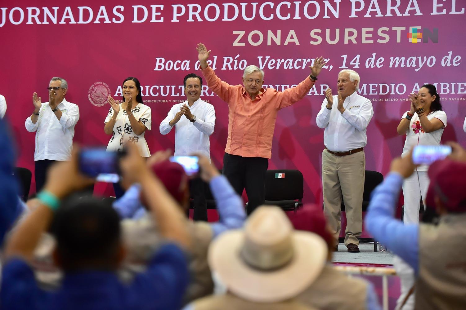 Suma de voluntades ayudará a enfrentar inflación, afirma presidente en campaña de producción para el autoconsumo en Veracruz