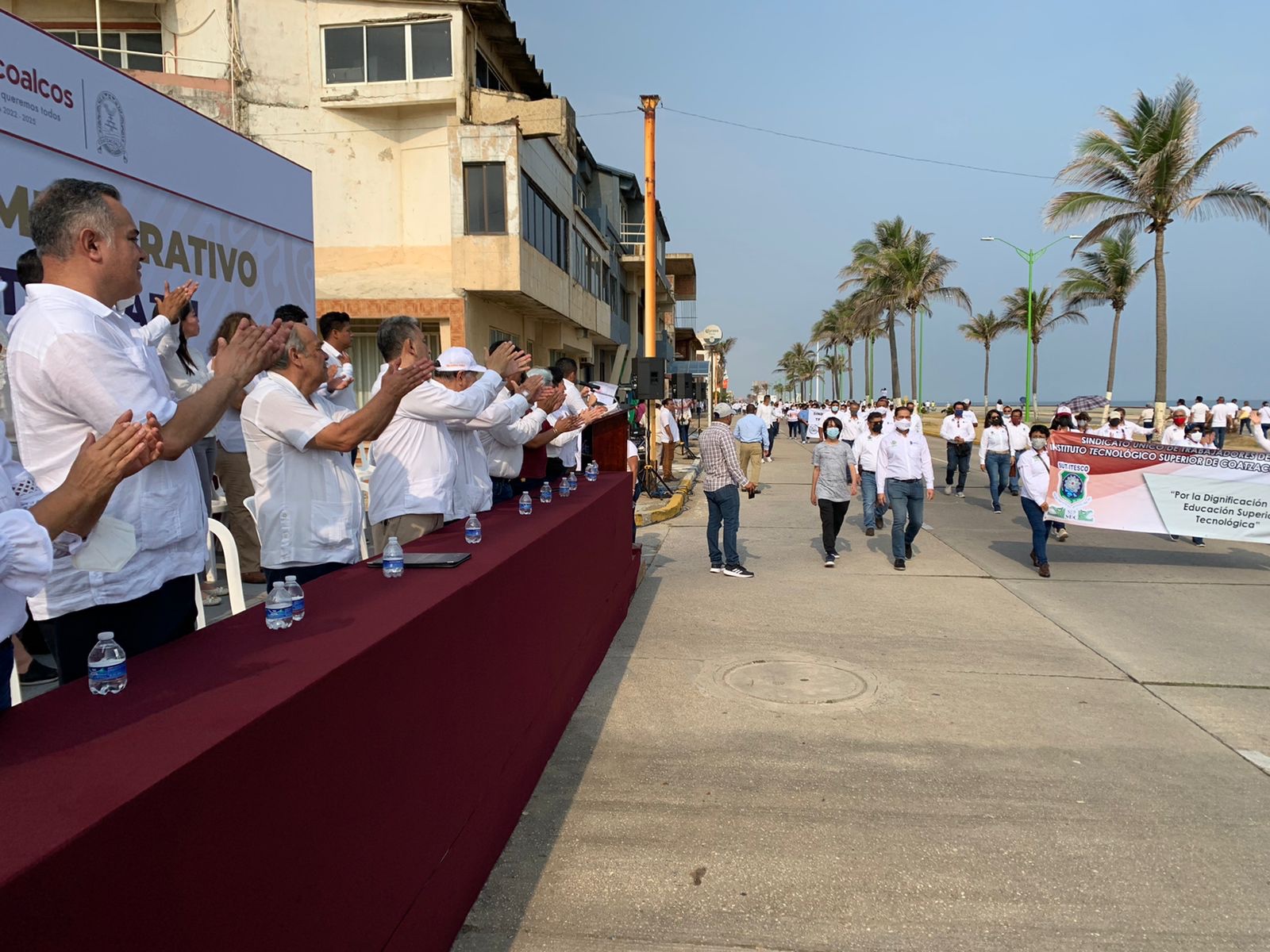 Realizan el desfile del Día del Trabajo en Coatzacoalcos