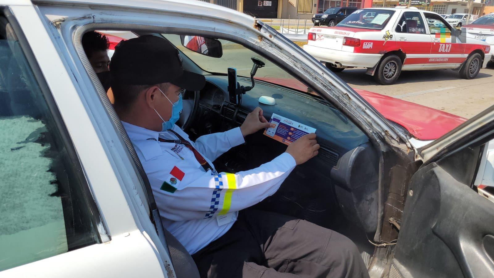 Calcomanías informativas en transporte para erradicar violencia contra la mujer en Coatza