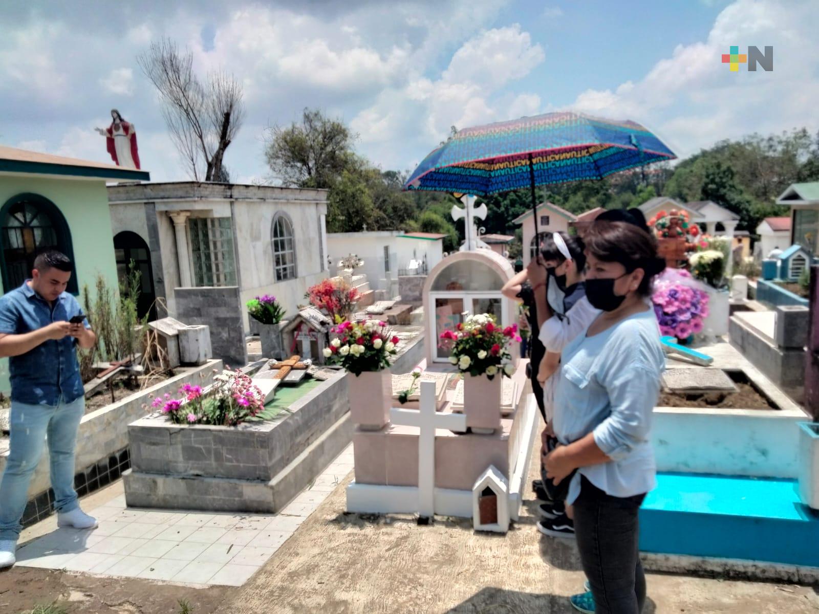 Se espera recibir más de 12 mil visitantes en panteones xalapeños