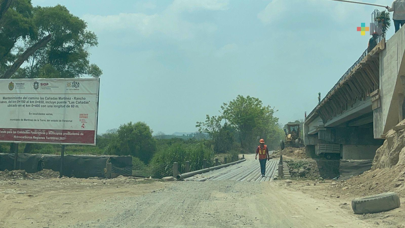 Habilitan paso alterno en carretera que comunica a Martínez de la Torre con San José Acateno