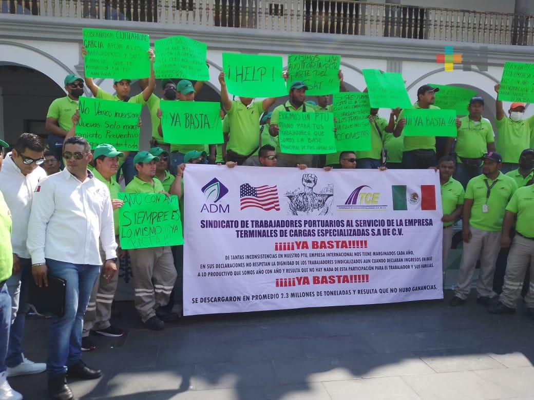 En ciudad de Veracruz trabajadores portuarios piden reparto justo de utilidades