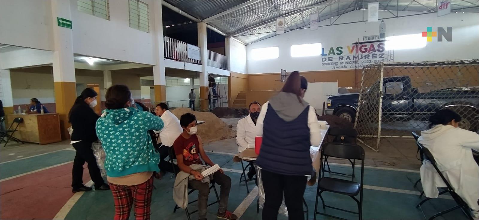 Vacunan a menores de 12 a 14 años en Las Vigas