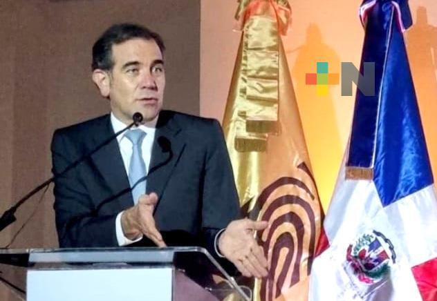 Participa Consejero presidente del INE en Congreso Internacional, en República Dominicana