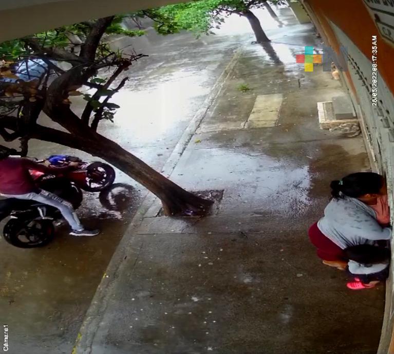 Acosador sexual captado por cámaras; piden ayuda a las autoridades de Veracruz
