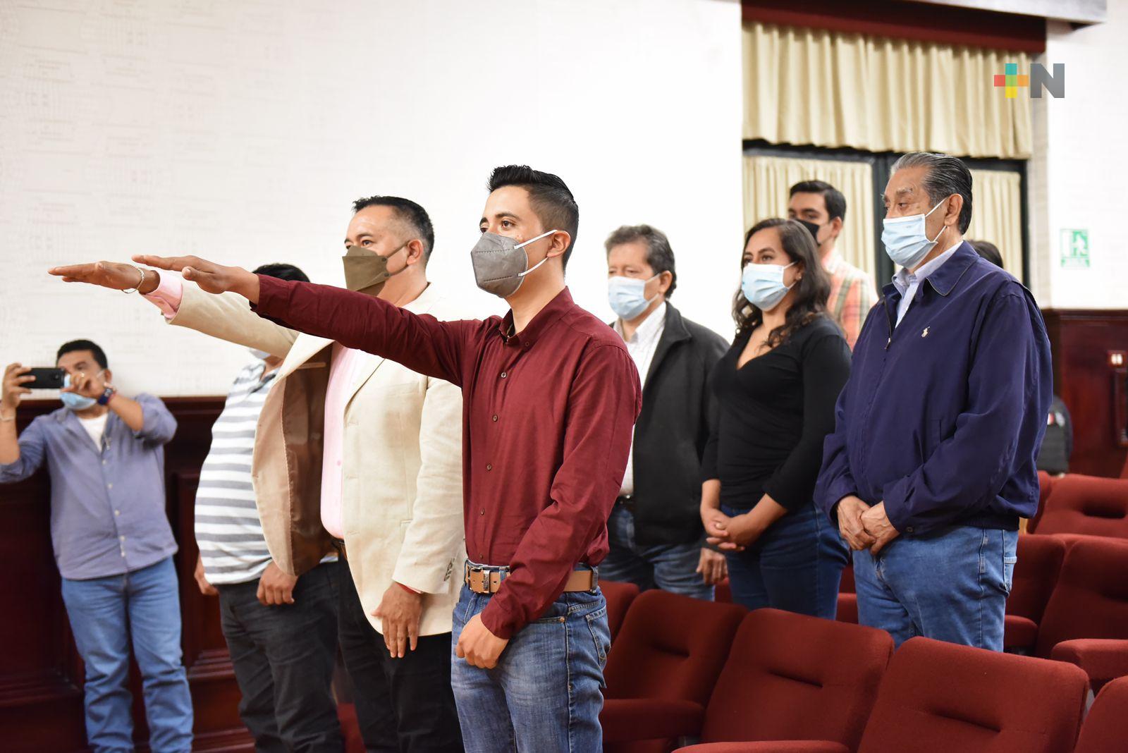 Rinden protesta agentes municipales en dos congregaciones xalapeñas