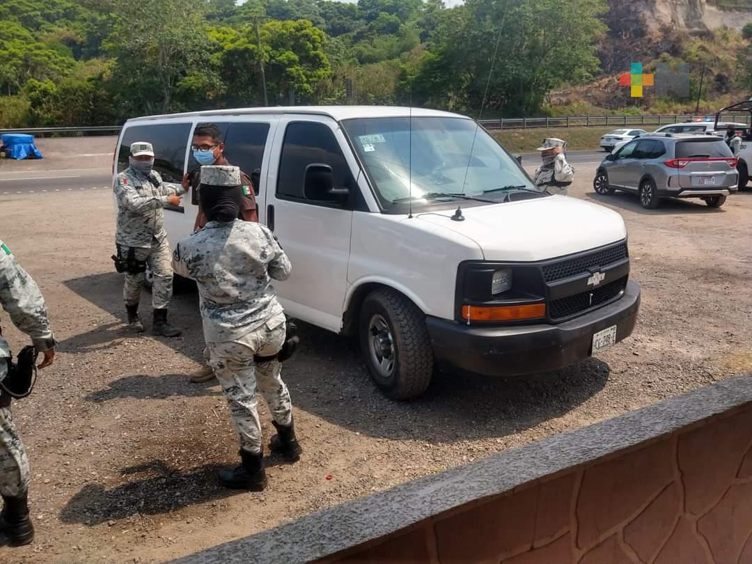 Guardia Nacional asegura a migrantes centroamericanos en Coatzacoalcos