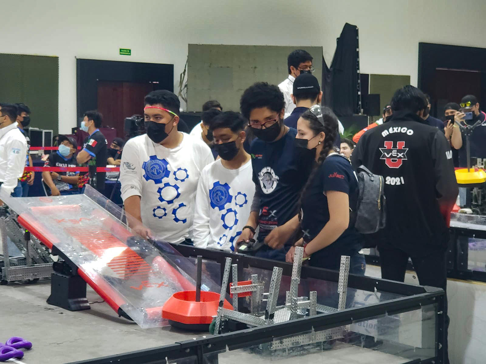 Llegan estudiantes mexicanos a EEUU por primeros lugares en Campeonato Mundial de Robótica