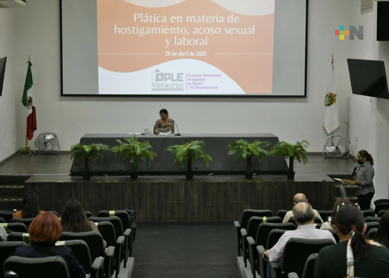 OPLE Veracruz y la CEDH imparten plática sobre hostigamiento, acoso sexual y laboral