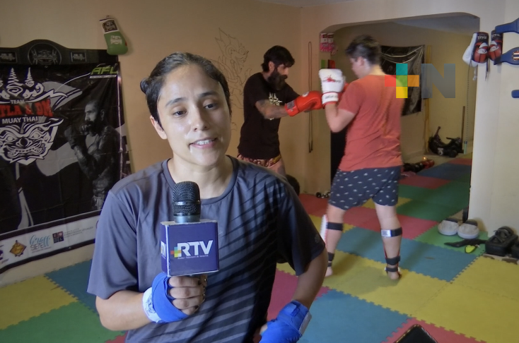 Karla Almaguer imparte taller femenil de defensa personal