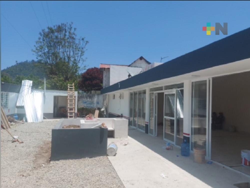 En Zacualpan, construcción de clínica lleva un avance del 80%