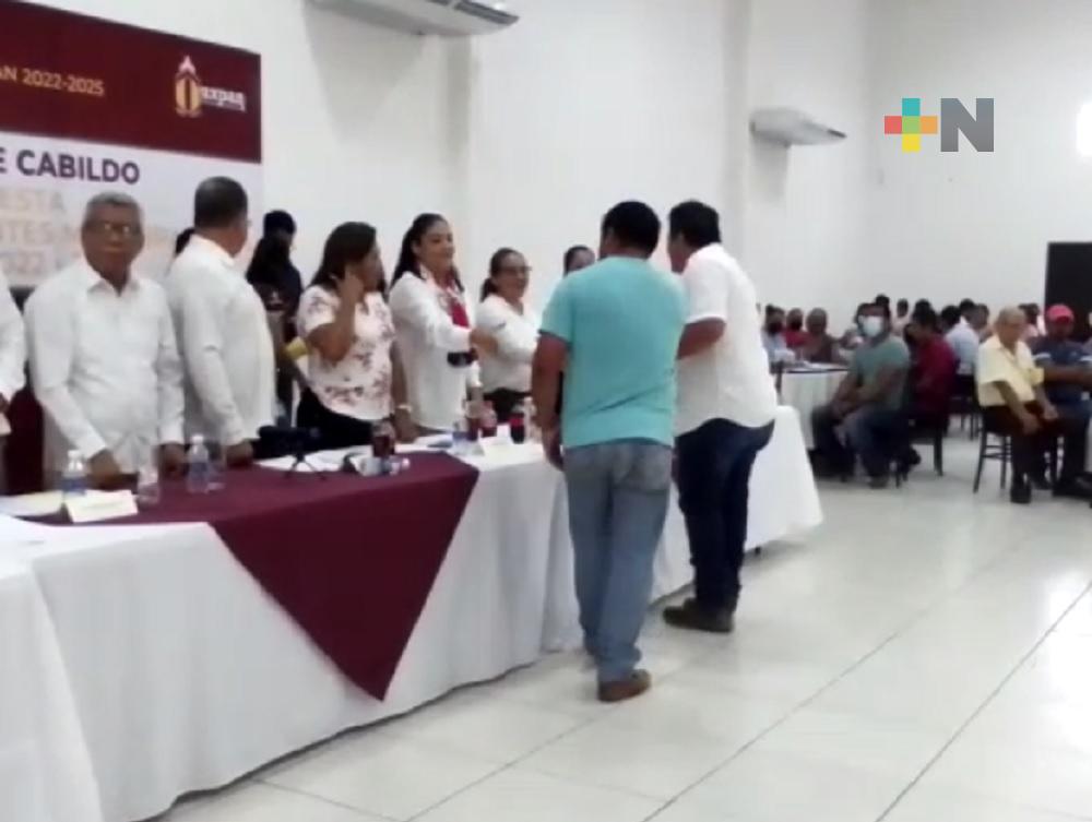 Entregan actas de mayoría a agentes municipales de 74 comunidades de Tuxpan