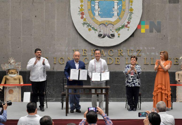 Entrega Veracruz 50 mdp a magisterio jubilado