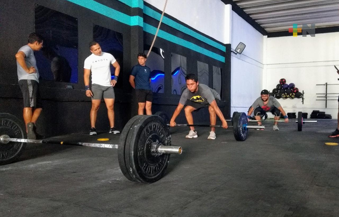 Diana Cruz compartió su experiencia con halteristas de Coatza