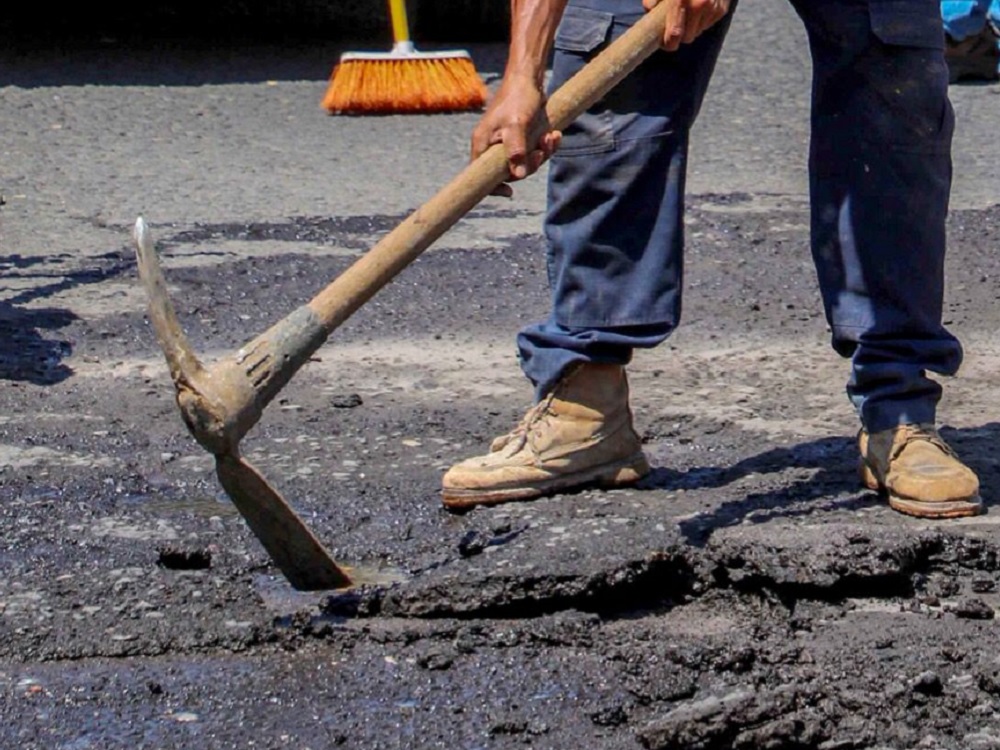 Inician labores de bacheo en el Centro de Xalapa