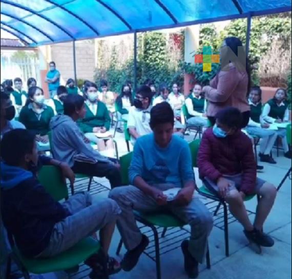 Mediante conferencia, fortalecen autoestima y personalidad de estudiantes zacualpences