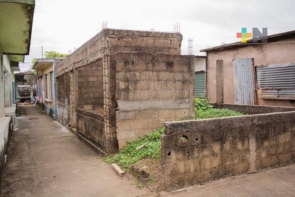 Locatarios rechazan proyecto de mejora en mercado de Minatitlán