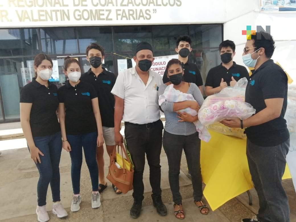 Apoya Rotaract a madres primerizas con «kits» para recién nacidos