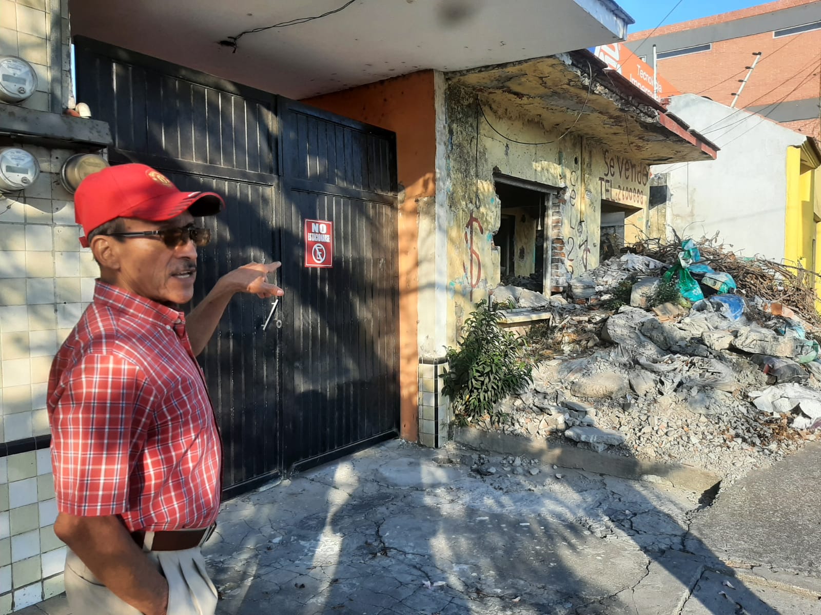 Casa en abandono en el centro de Veracruz representa peligro para la ciudadanía