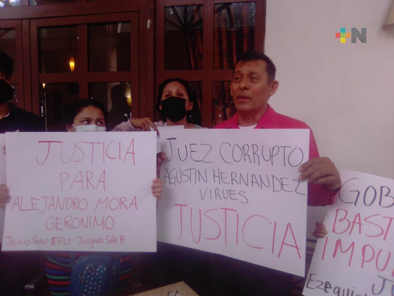 Piden justicia en caso de joven asesinado a golpes en Paso de Ovejas