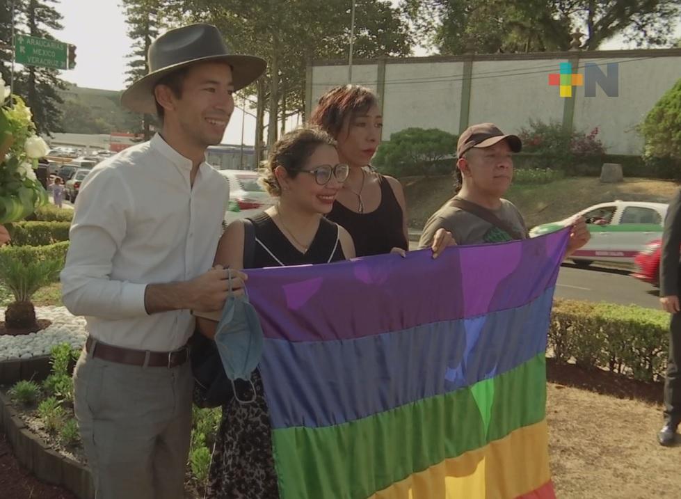 Realizan en Xalapa guardia de honor por el Día Internacional contra la Homofobia