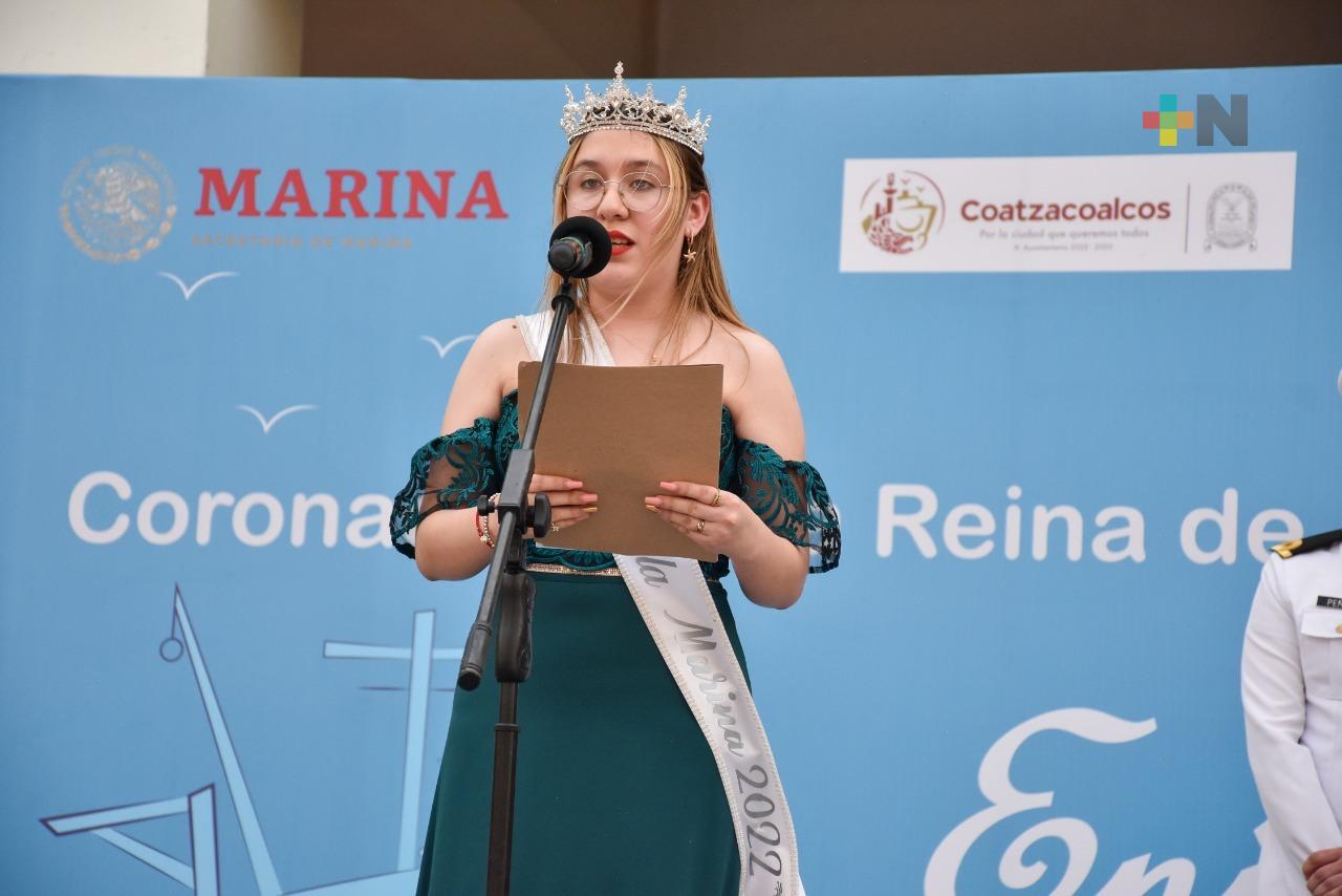 Coronan a Sarah Enif Rosas como Reina de la Marina 2022
