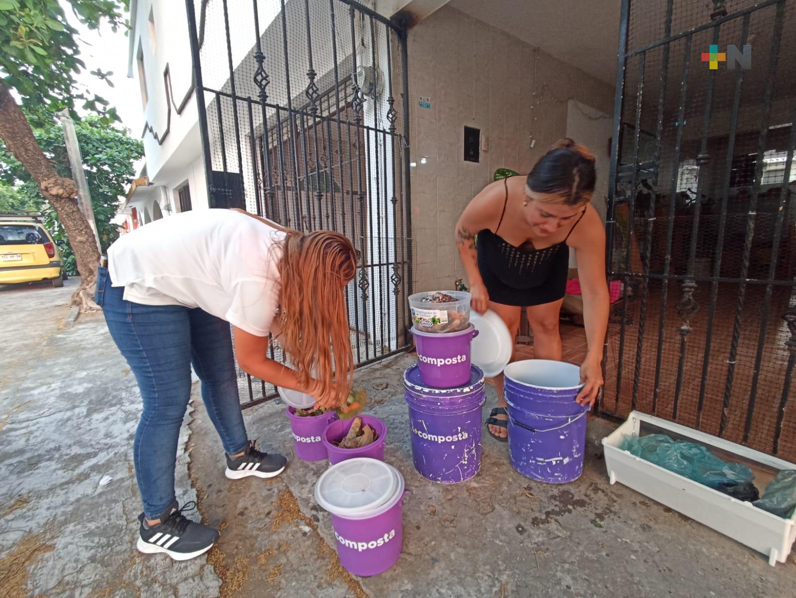 Colectan desechos orgánicos a domicilio para convertirlos en composta