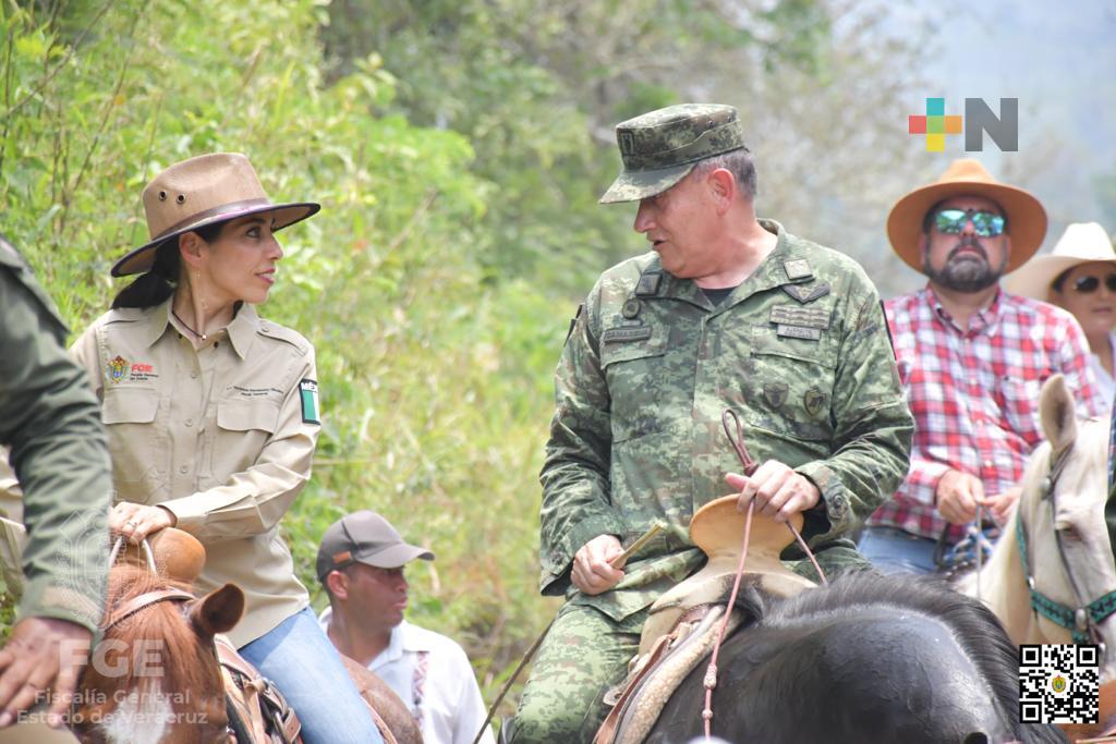 Participa Fiscal en cabalgata en honor a la Santa Cruz en Colipa