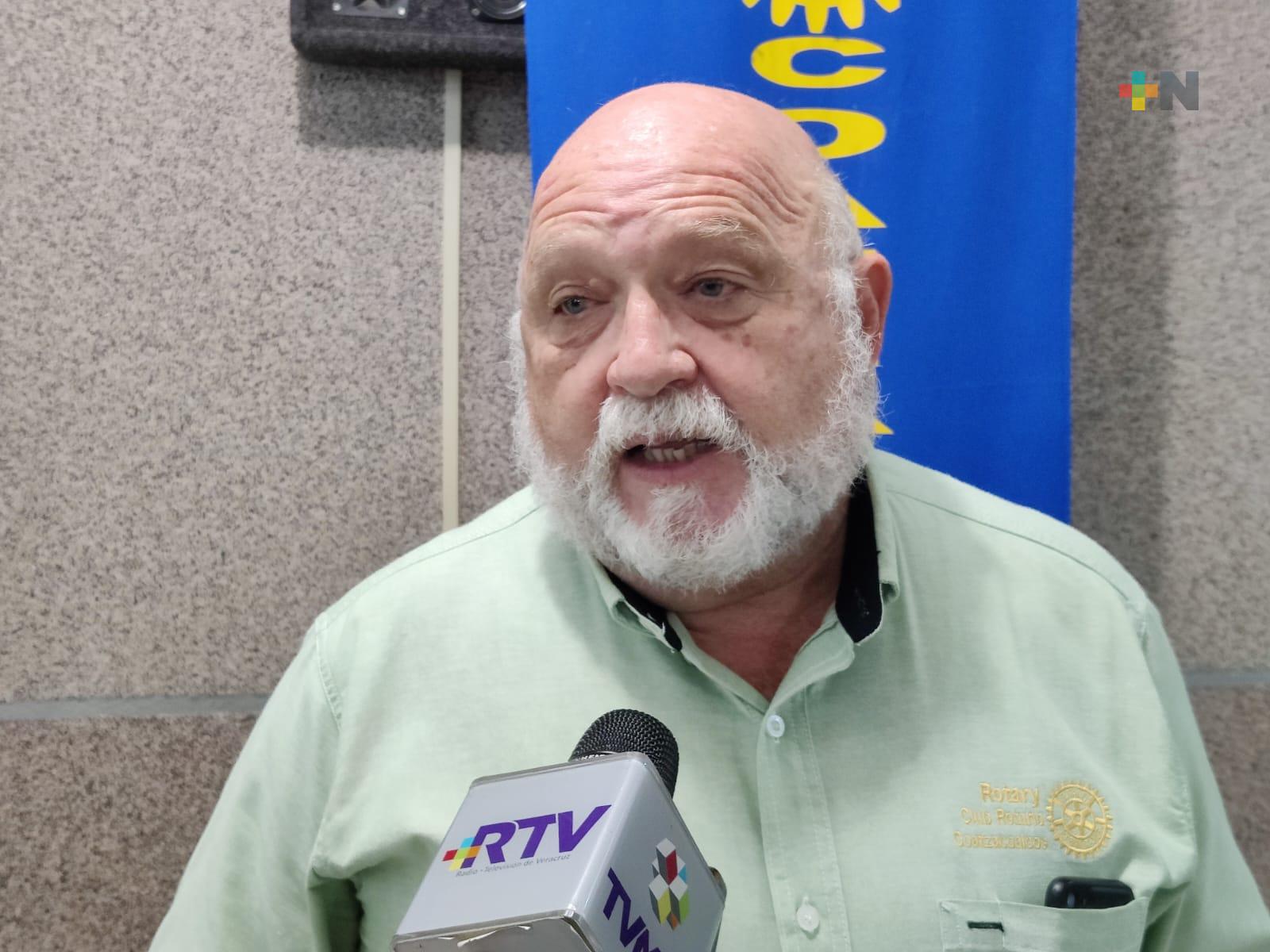 Llama médico a no dejar de usar cubrebocas en sitios cerrados