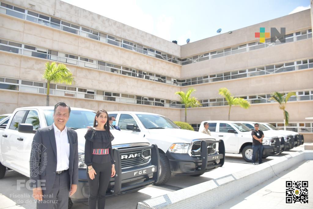 Entrega Fiscal General del Estado vehículos para áreas operativas