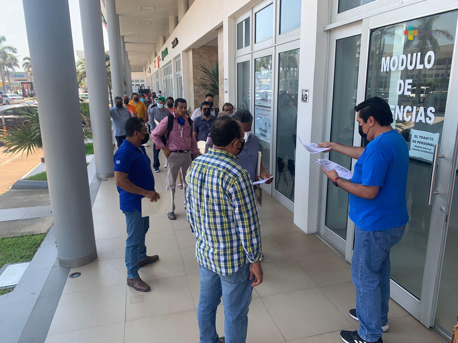 Saturados módulos de licencias en zona sur de Veracruz