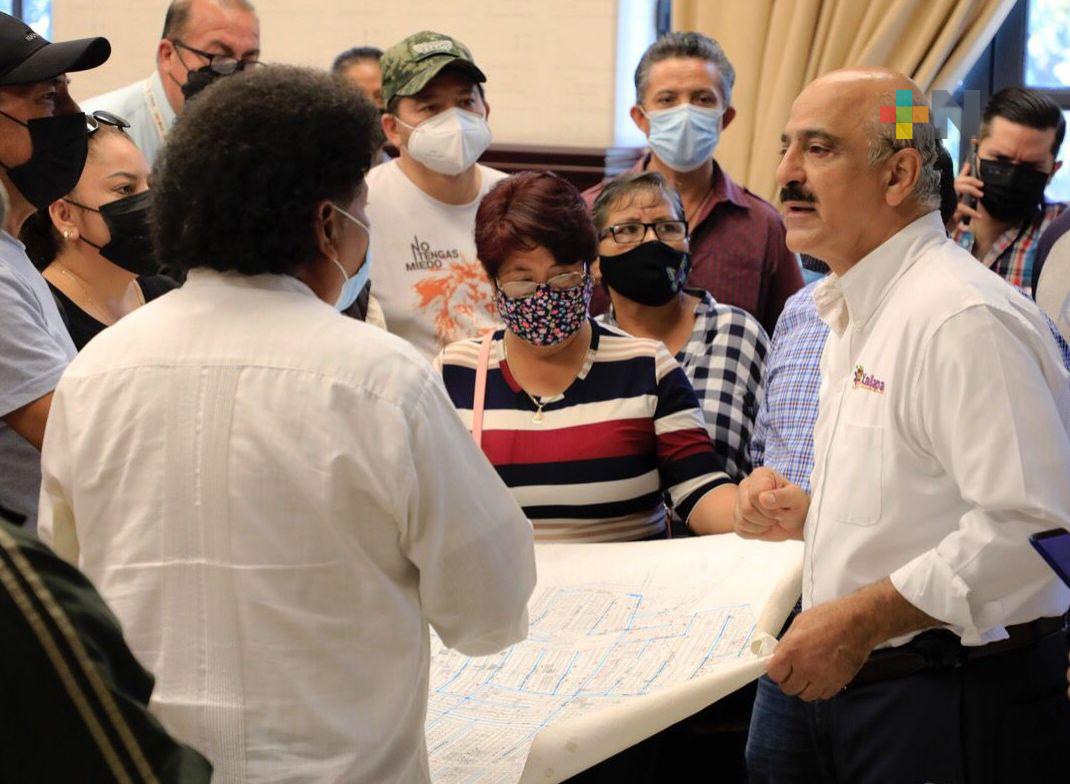 Alcalde xalapeño resuelve problemática por servicio de agua, en Colonia Santa Lucía