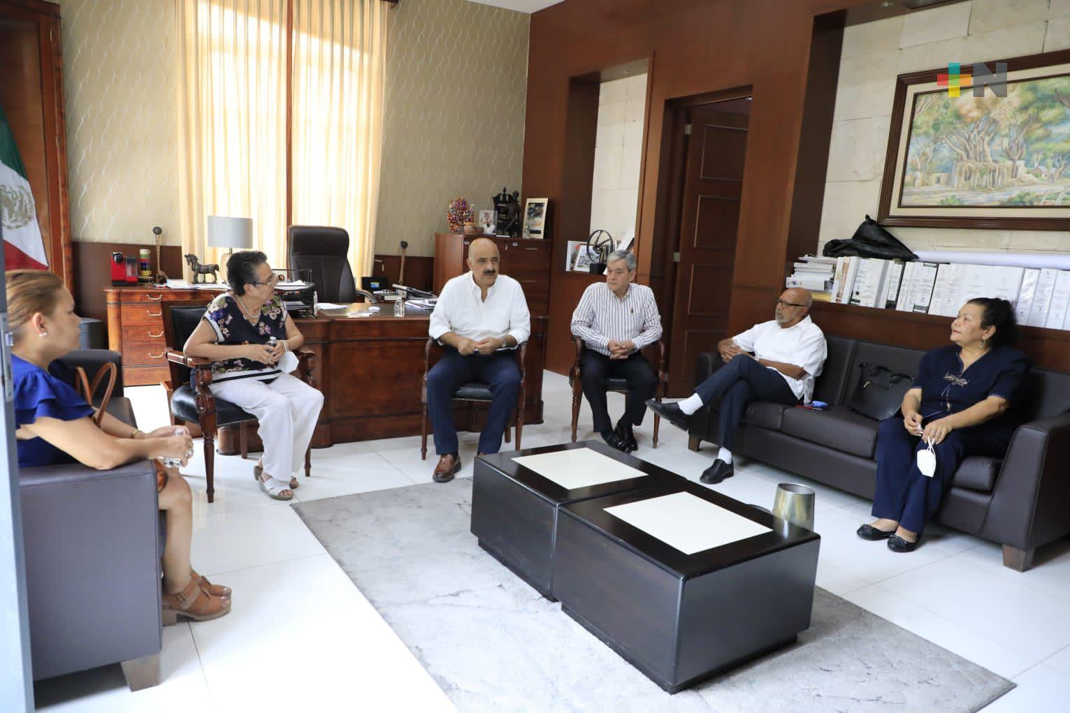 Refrenda Ayuntamiento lazos con la comunidad cubana