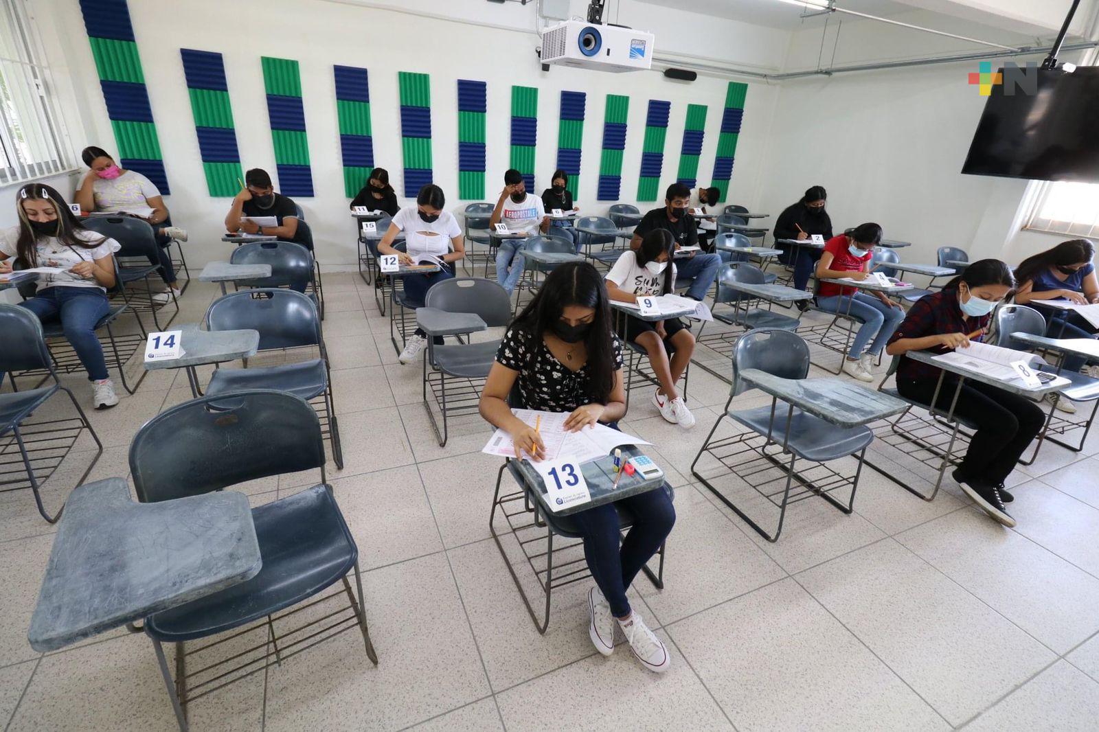 UV aplica el examen de admisión al sur de la entidad