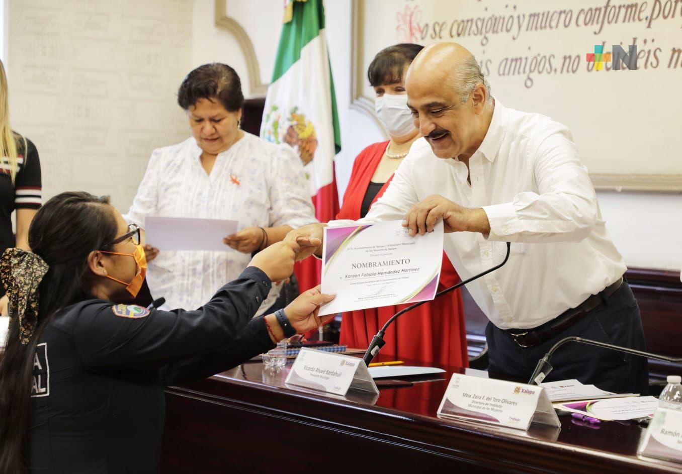 Entrega Alcalde nombramientos a enlaces de género del Ayuntamiento