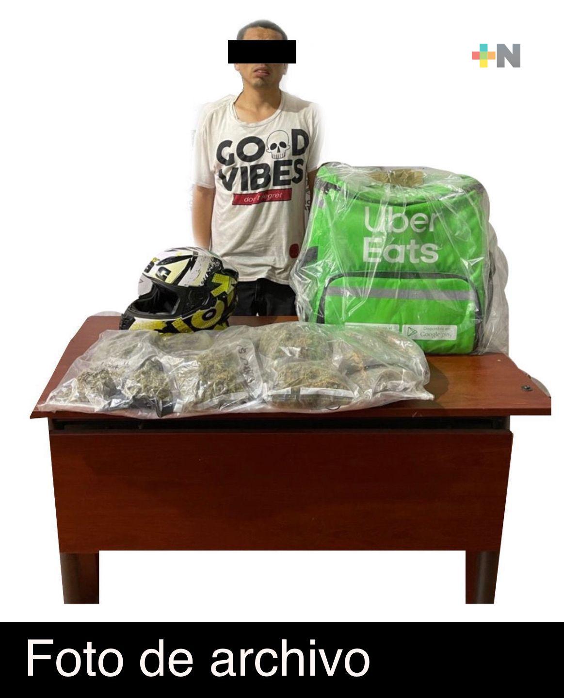 Repartidor protesta por abuso policial, pero tiene antecedentes por delitos contra la salud