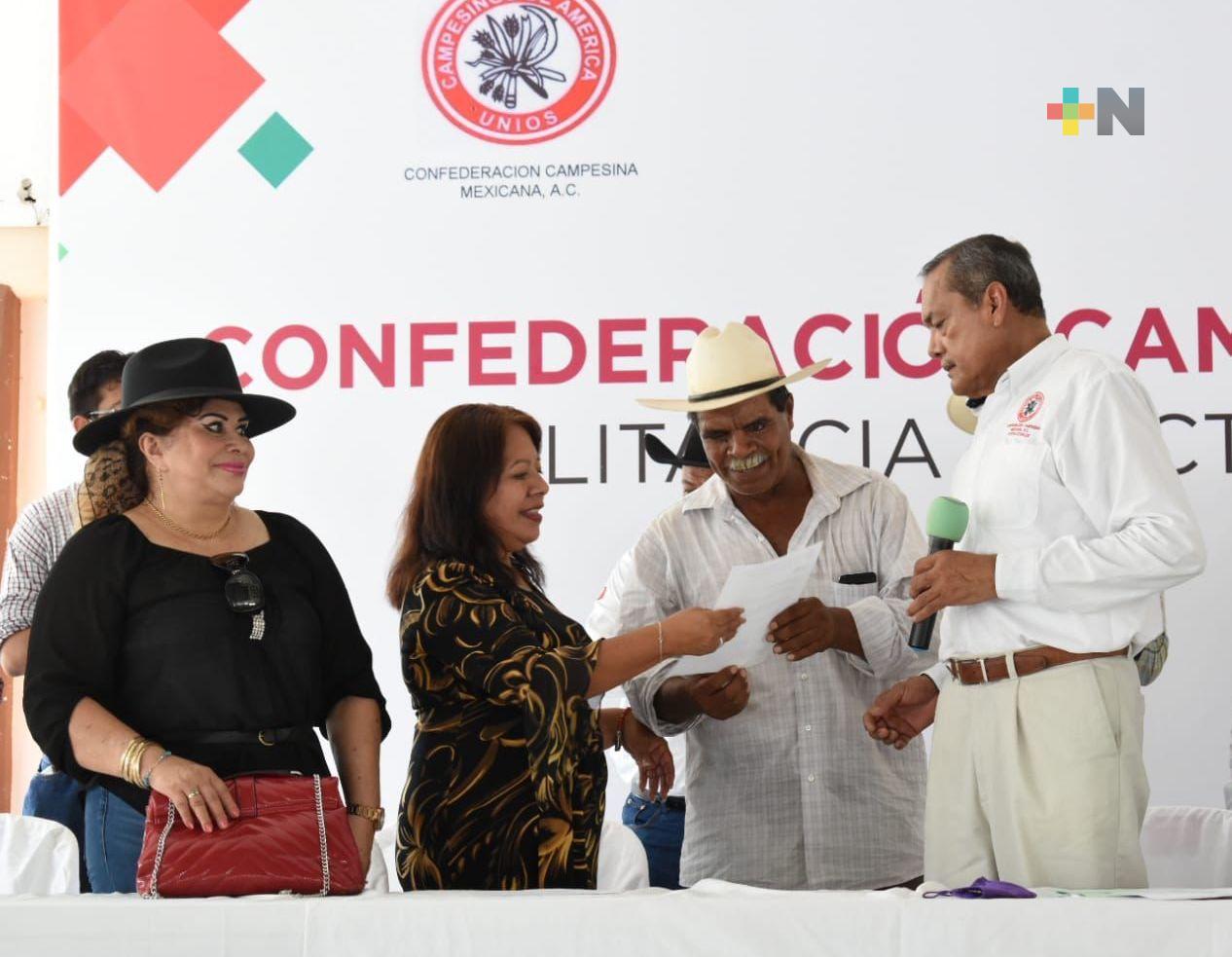 Adquiere Medellín tractores para impulsar a los pequeños productores del campo
