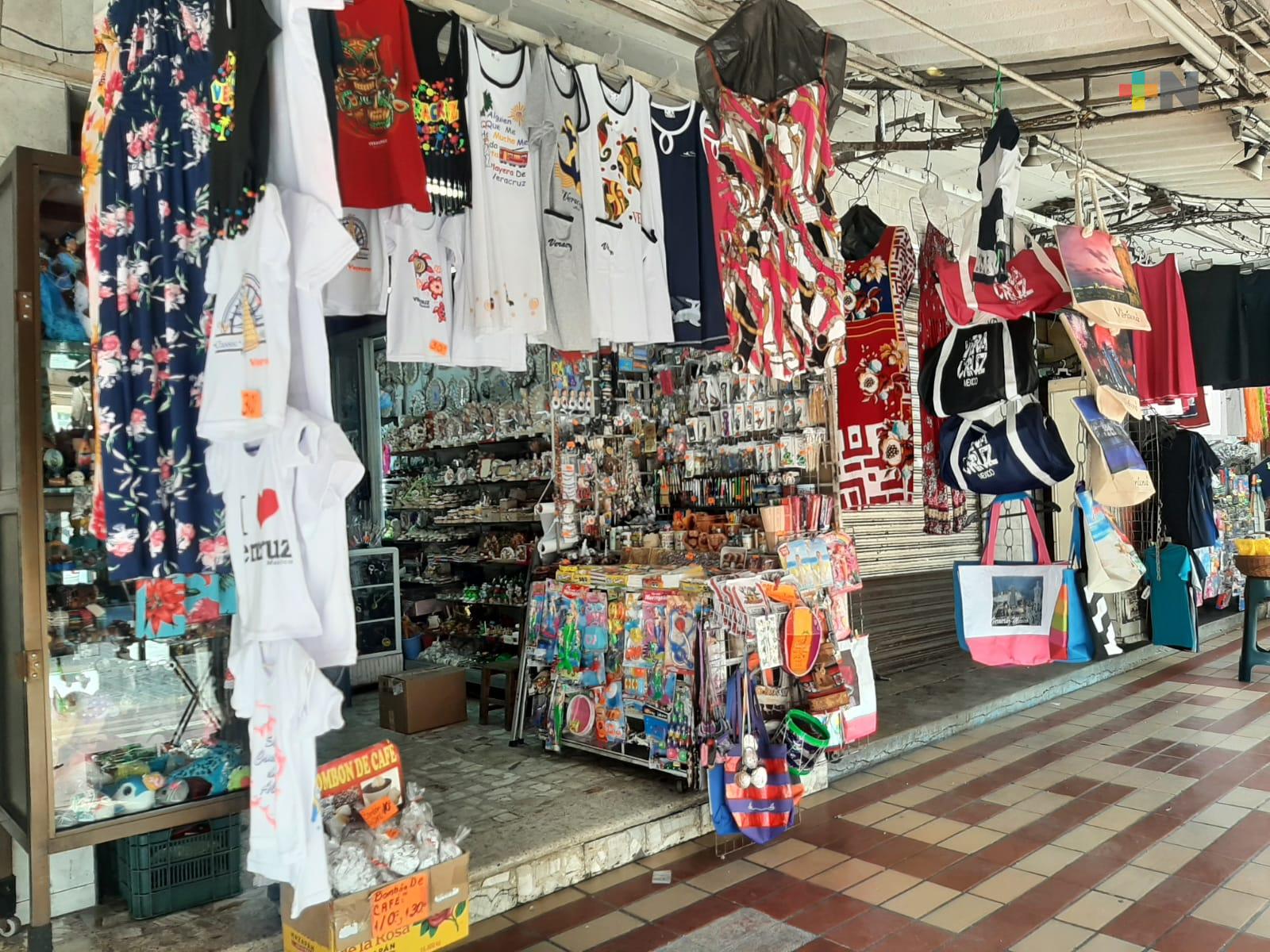 Suben ventas de artesanos en Veracruz puerto; esperan aún más en resto de vacaciones